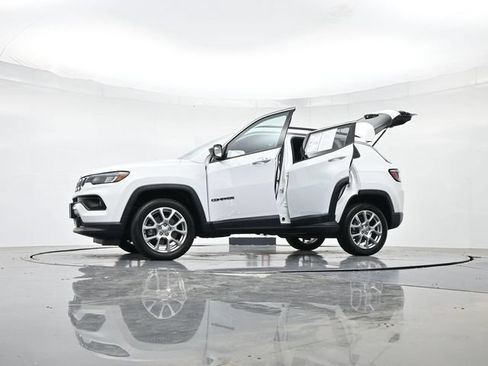 Used 2023 Jeep Compass Latitude AWD/4WD image 51