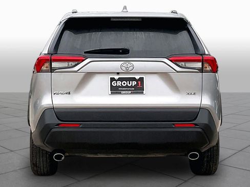 Used 2025 Toyota RAV4 XLE FWD image 5