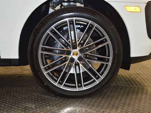 New 2026 Porsche Macan AWD/4WD image 16