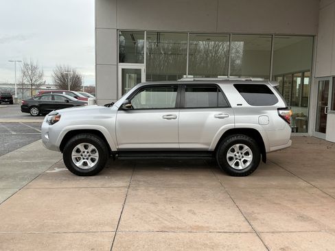 Used 2015 Toyota 4Runner SR5 image 19