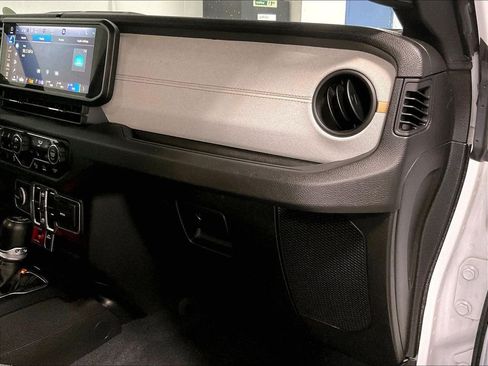 Used 2024 Jeep Wrangler Unlimited AWD/4WD image 13