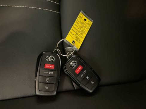 Used 2025 Toyota Corolla XLE image 27