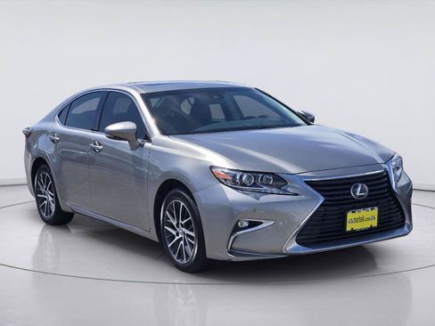 Used 2018 Lexus ES 350 w/ Luxury Package w/Wood Trim FWD image 3