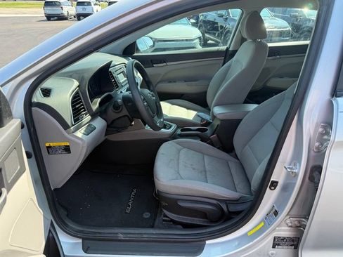 Used 2017 Hyundai Elantra SE w/ Cargo Package FWD image 9