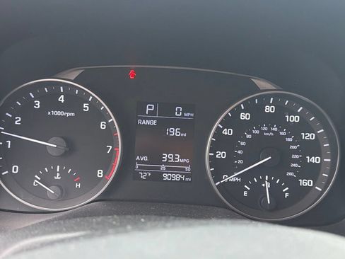 Used 2017 Hyundai Elantra SE FWD image 14