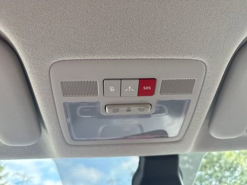 Used 2024 Hyundai Venue Limited image 34