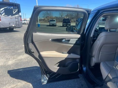 Used 2022 Lincoln Nautilus Reserve w/ Equipment Group 201A image 14