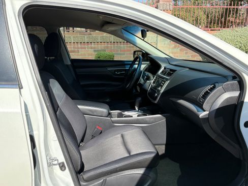 Used 2017 Nissan Altima 2.5 SR FWD image 11