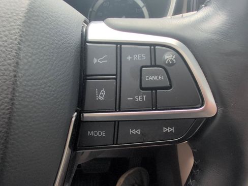 Used 2021 Toyota Highlander XLE AWD/4WD image 21