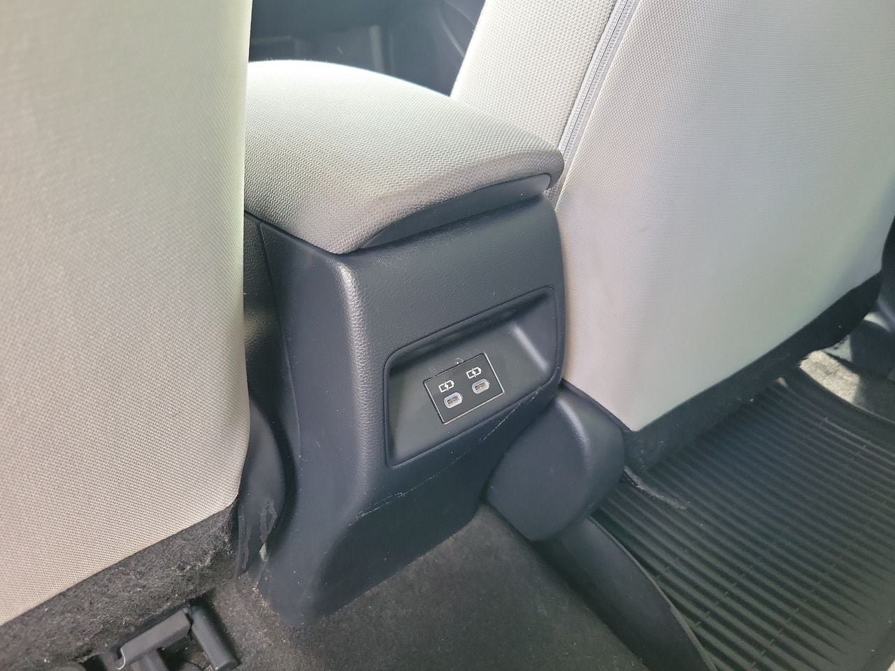 Used 2025 Toyota Corolla LE FWD image 11