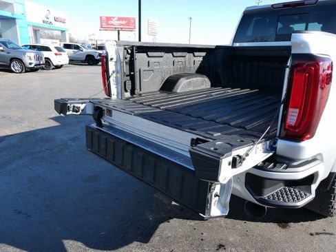 Certified 2022 GMC Sierra 2500 Denali image 8