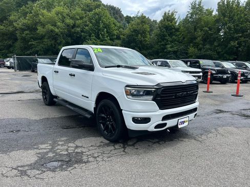 Used 2024 RAM 1500 Laramie AWD/4WD image 9