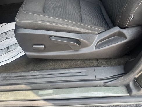 Used 2018 Chevrolet Colorado LT w/ LT Convenience Package RWD image 14