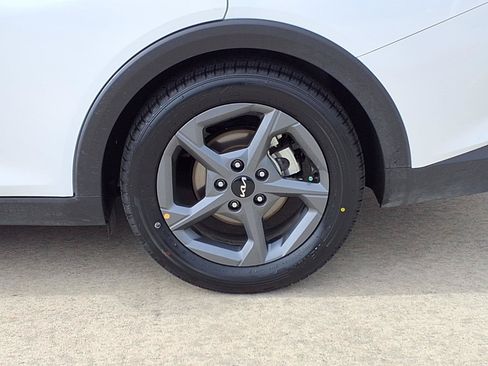 Used 2025 Kia K4 FWD image 9