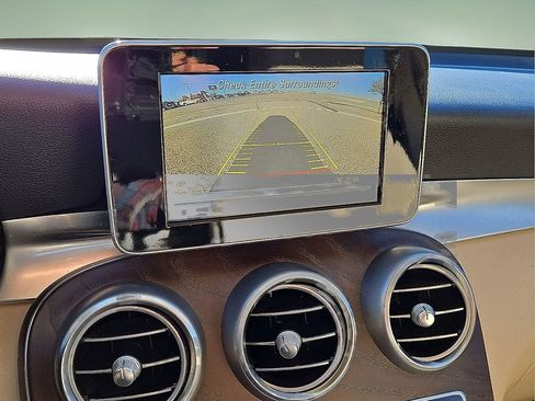 Used 2019 Mercedes-Benz GLC 300 w/ Premium Package image 28