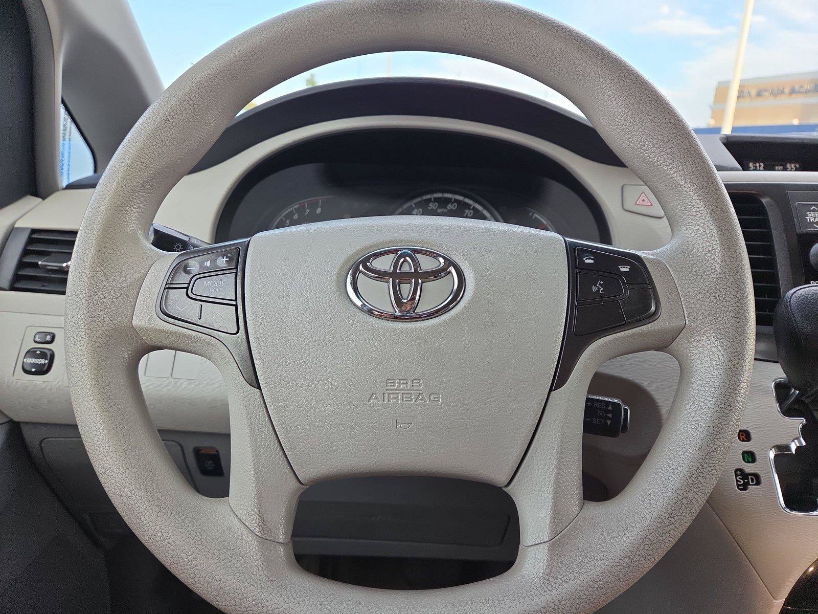 Used 2014 Toyota Sienna LE FWD image 10