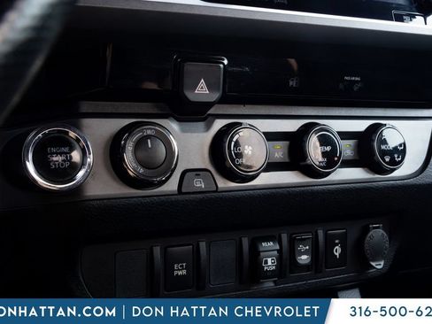 Used 2018 Toyota Tacoma TRD Sport AWD/4WD image 9