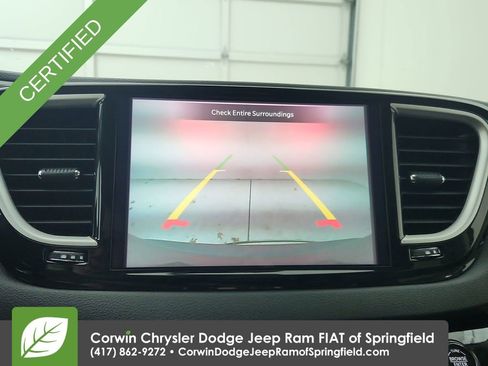 Certified 2023 Chrysler Pacifica Touring-L image 25