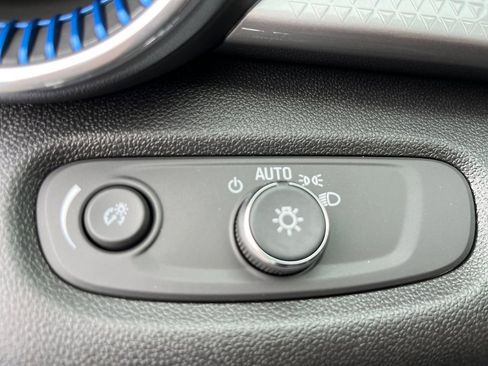 Used 2025 Chevrolet Trax LT image 15