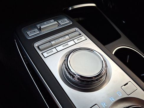 Certified 2023 Genesis GV70 3.5T Sport w/ Sport Prestige Package AWD/4WD image 18