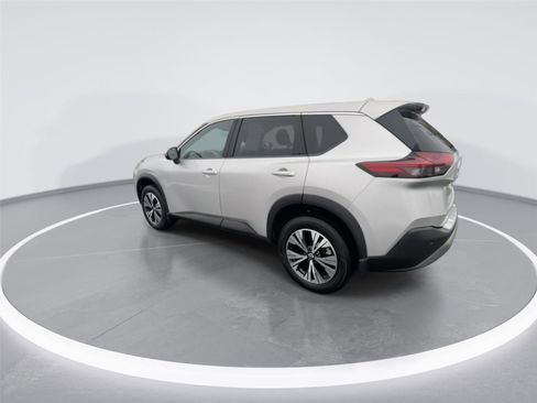 Used 2022 Nissan Rogue SV image 6