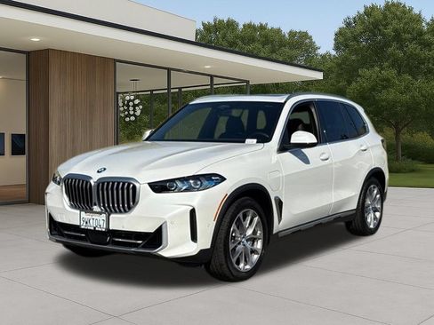 Used 2026 BMW X5 xDrive50e w/ Premium Package AWD/4WD image 2