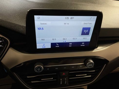 Used 2021 Ford Escape SE image 2