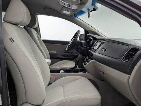 Used 2016 Kia Sedona LX w/ Option Group 020 image 19