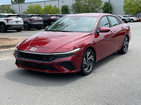 Used 2025 Hyundai Elantra SEL FWD image 3