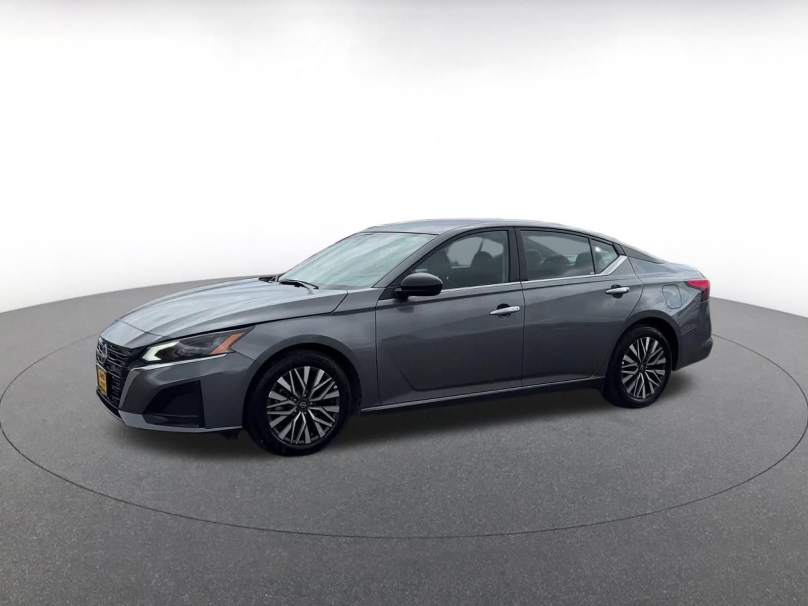 Used 2025 Nissan Altima 2.5 SV FWD image 7