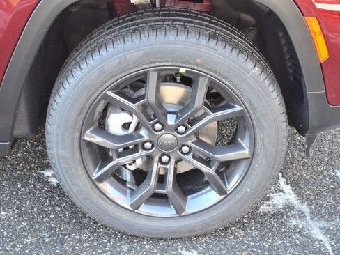 New 2025 Jeep Grand Cherokee Limited image 10