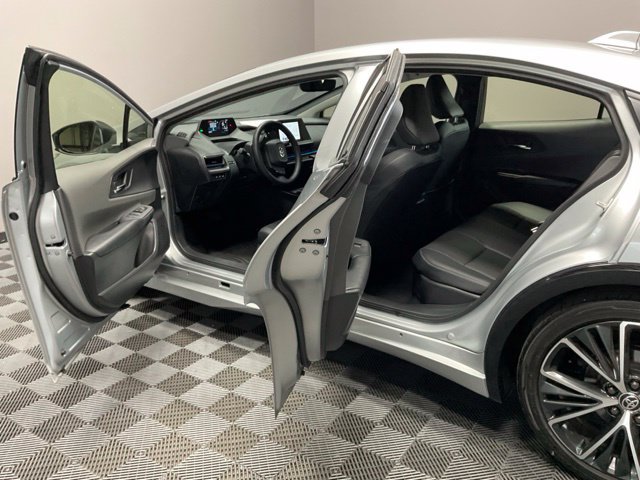 Used 2024 Toyota Prius XLE FWD image 13