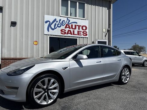 Used 2018 Tesla Model 3 Long Range image 11