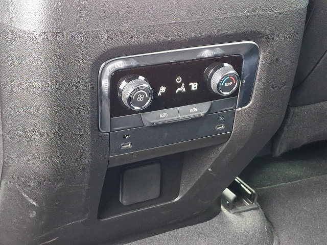 Used 2026 Chevrolet Suburban RST AWD/4WD image 18