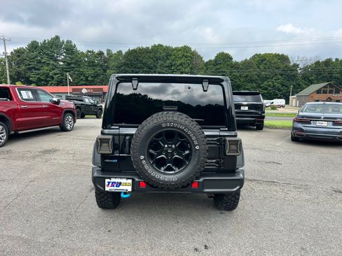 Used 2023 Jeep Wrangler Unlimited w/ Cold Weather Group AWD/4WD image 5
