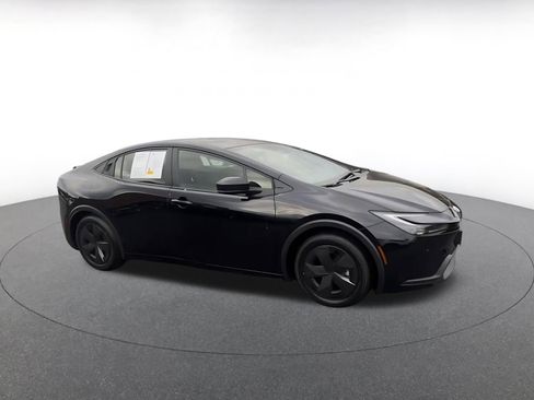 Used 2025 Toyota Prius LE image 2