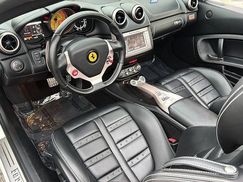 Used 2012 Ferrari California RWD image 8