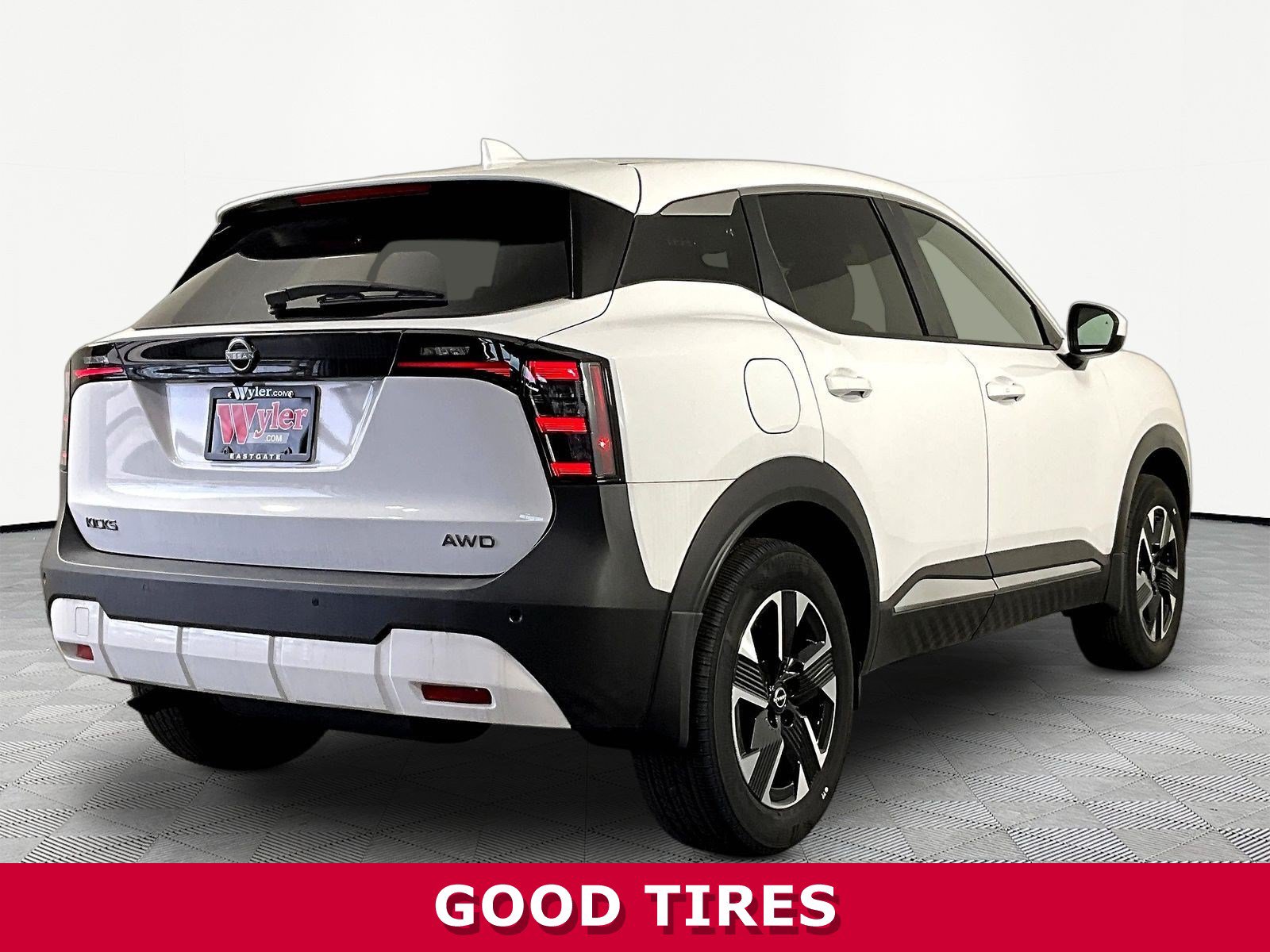 Certified 2025 Nissan Kicks SV AWD/4WD image 6