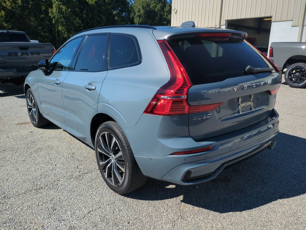 Used 2023 Volvo XC60 B5 Ultimate FWD image 2