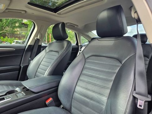 Used 2017 Ford Fusion Energi SE FWD image 21