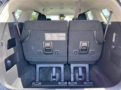 Used 2024 Kia Carnival LX FWD image 19