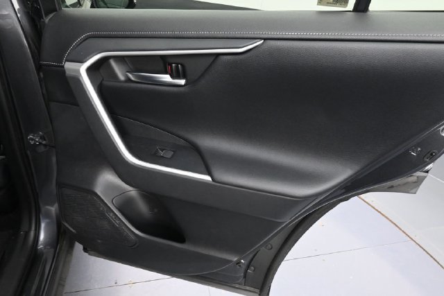 Used 2019 Toyota RAV4 Limited FWD image 30