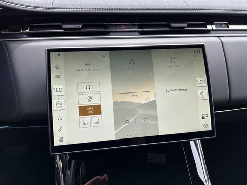 New 2025 Land Rover Range Rover Sport SE image 25