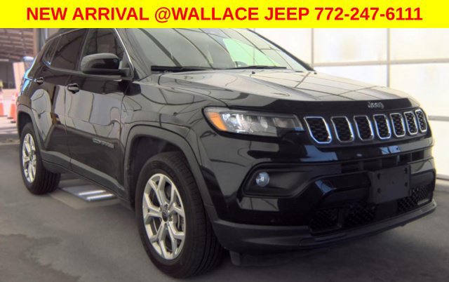Used 2025 Jeep Compass Latitude AWD/4WD image 1