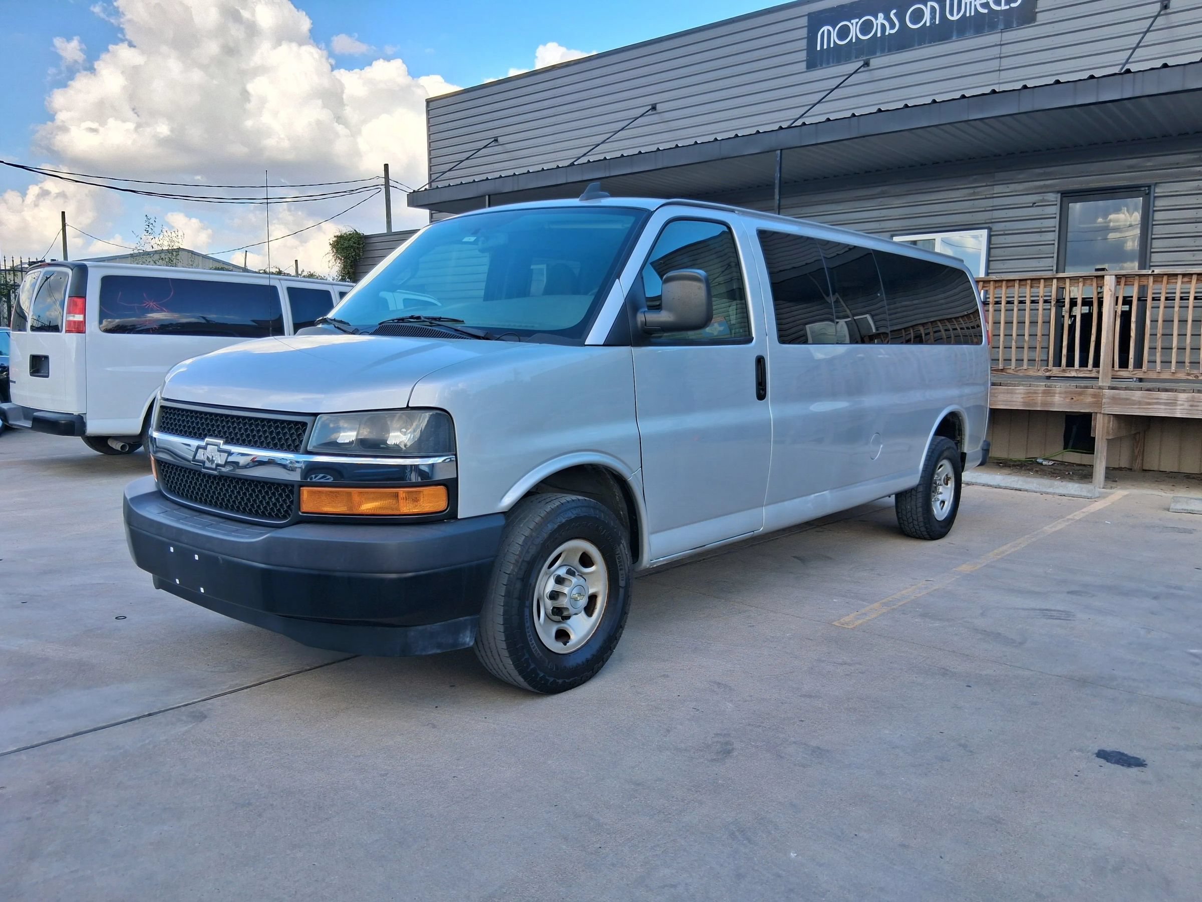Used 2020 Chevrolet Express 3500 LS RWD image 2