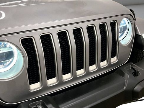Used 2019 Jeep Wrangler Unlimited Sahara AWD/4WD image 32