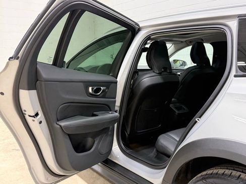 Used 2025 Volvo V60 B5 Cross Country Plus image 33