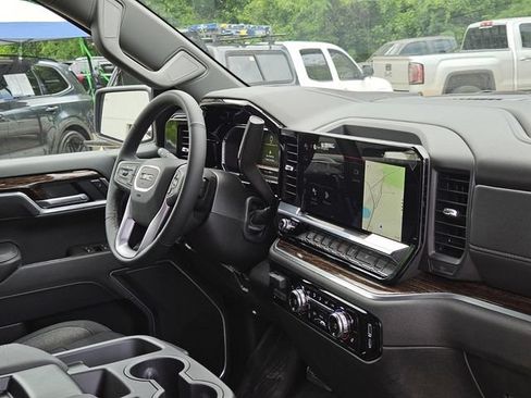 New 2025 GMC Sierra 1500 SLE w/ Preferred Package AWD/4WD image 16