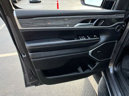 Used 2022 Jeep Wagoneer Series II w/ Premium Group I image 11