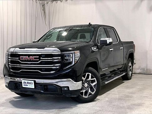 Used 2024 GMC Sierra 1500 SLT image 2